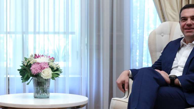 Σάλος με το σπίτι Τσίπρα στα Λεγραινά - ΣΥΡΙΖΑ: Fake news ότι το αγόρασε - ΝΔ: Πόσο νοίκιασε τη βίλα και από ποιον;