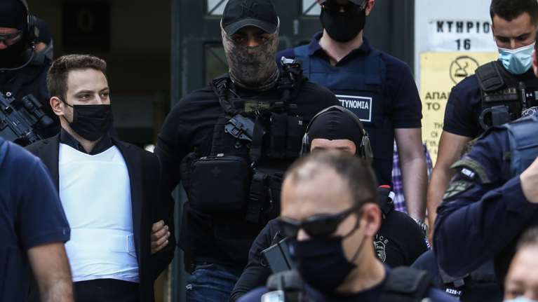 Γλυκά Νερά: Τα πρώτα λόγια του πατέρα του πιλότου - &quot;Έχω χάσει δύο παιδιά, το μόνο που μας νοιάζει είναι το μωρό&quot;