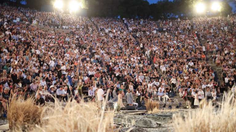 Επίδαυρος: 17.000 θεατές καταχειροκρότησαν τον &quot;Ιππόλυτο&quot; του Εθνικού - &quot;Βούλιαξε&quot; το αρχαίο θέατρο