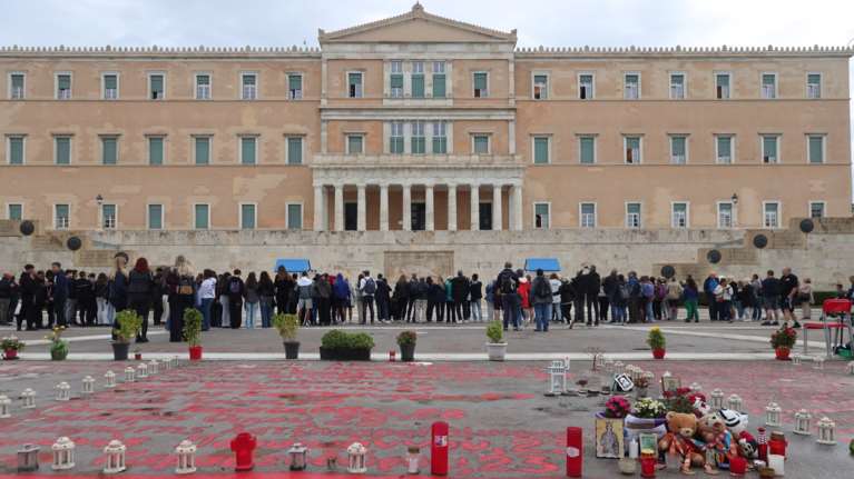 Αγνωστος Στρατιώτης: Αγκάθι η εφαρμογή του νέου νόμου - Αιχμές Γεωργιάδη κατά Δένδια και προειδοποίηση Καρυστιανού