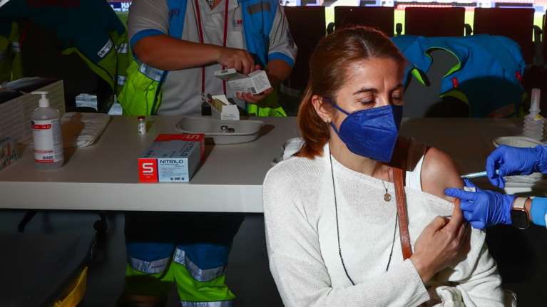 ΕΜΑ: Στο &quot;μικροσκόπιο&quot; οι αναφορές για το εμβόλιο της Johnson &amp; Johnson - Οι πρώτες αντιδράσεις των χωρών για τις θρομβώσεις