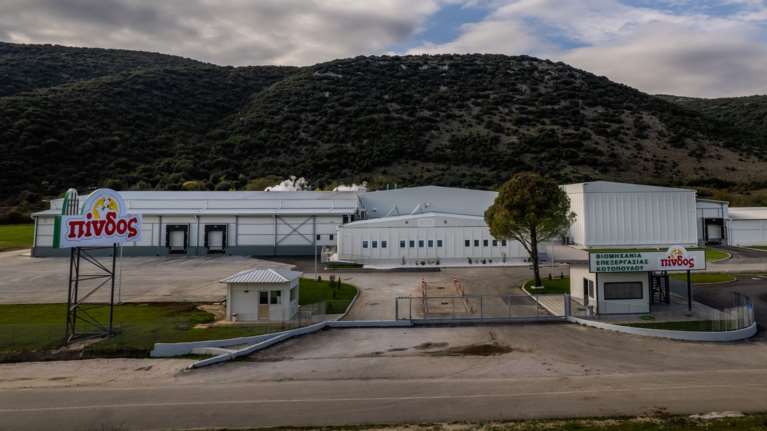 Γιατί οι Έλληνες έχουν κάνει στροφή στο... κοτόπουλο: Οι δύο λόγοι που το καταναλώνουμε περισσότερο