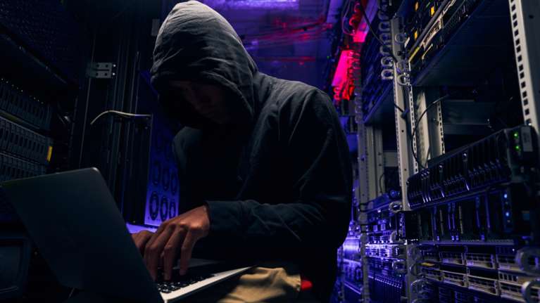 Επίθεση στην Τράπεζα Θεμάτων: Οι υπολογιστές &quot;ζόμπι&quot;, οι ενοικιαζόμενοι σέρβερ και οι τρόποι δράσης των χάκερ