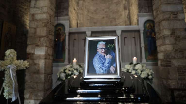 Το ξεχωριστό &quot;αντίο&quot; του Σταύρου Θεοδωράκη στον Κώστα Βουτσά [video]