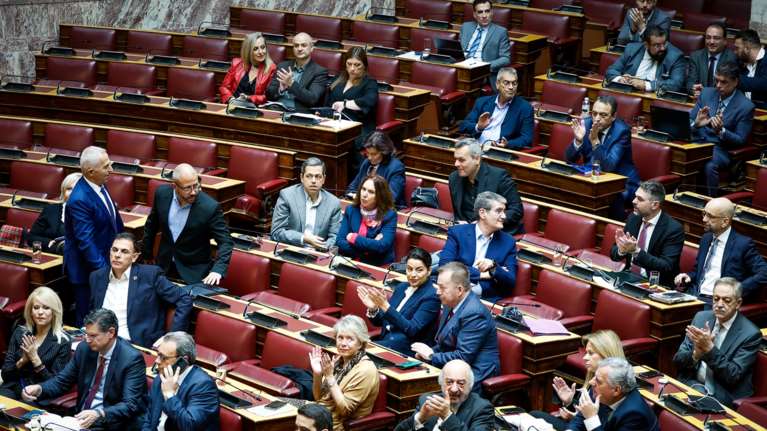 "Λευκή απεργία" των βουλευτών του ΣΥΡΙΖΑ σήμερα στη Βουλή - Μόνο 20 εμφανίστηκαν στη συζήτηση