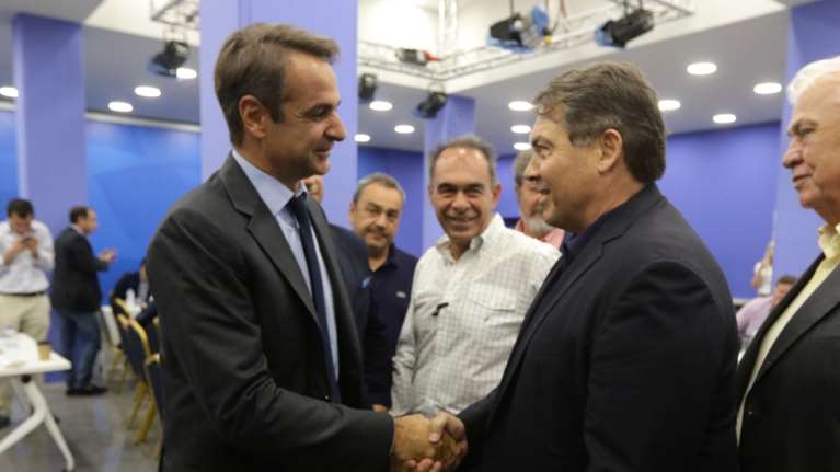 Ο Καμπόσος ξαναγύρισε στη ΝΔ - Ανακλήθηκε η διαγραφή του δημάρχου Άργους από τον Μητσοτάκη