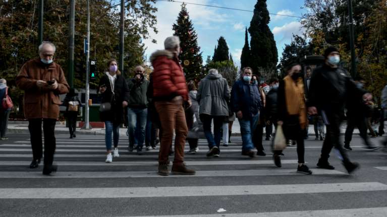 Επελαύνει η Όμικρον: Υπερ-τετραπλασιάστηκαν τα ενεργά κρούσματα μέσα σε 9 ημέρες
