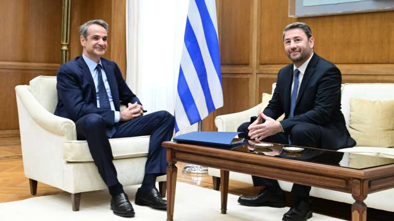 Πυρά κατά Ανδρουλάκη για το ραντεβού με Μητσοτάκη - Τα υπονοούμενα Φάμελλου και Βελόπουλου για τις υποκλοπές