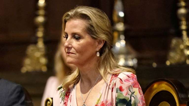 Το φλοράλ που αγαπούν οι royals: Η Δούκισσα Σόφι με Paris pink tea dress ήταν η επιτομή της κομψότητας