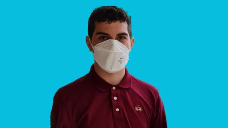 Κορονοϊός: Συγκλονίζει 17χρονος που ανυπομονεί να εμβολιαστεί - &quot;Έχω κουραστεί να βλέπω νέους να πηγαίνουν στις ΜΕΘ&quot;