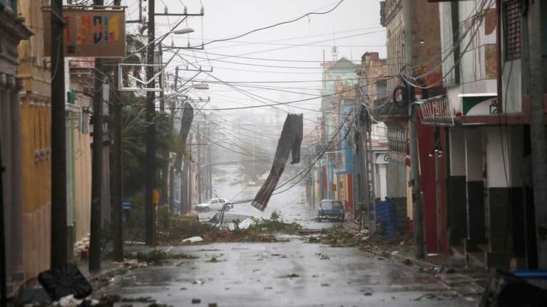 Διέλυσε την Κούβα ο κυκλώνας &quot;Ίαν&quot; - Ολόκληρη η χώρα χωρίς ρεύμα, μεγάλες καταστροφές [εικόνες - βίντεο]