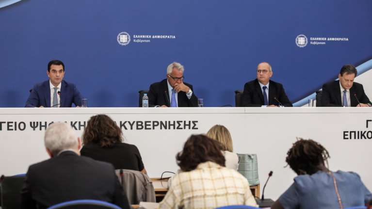 Μείωση 10% της κατανάλωσης ενέργειας στο Δημόσιο - Μπλόκο στις προσλήψεις σε όσους φορείς δεν συμμορφωθούν