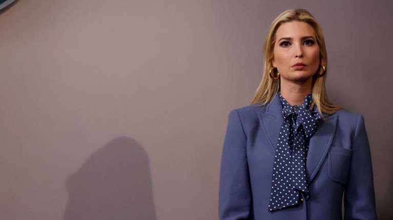 Ιβάνκα Τραμπ: Περνάω τις μέρες του εγκλεισμού διαβάζοντας ελληνική μυθολογία - Ποιο ηρωικό έπος διαβάζει [Βίντεο]