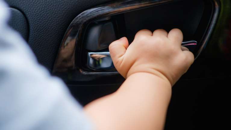 Μεσολόγγι: 4χρονο κοριτσάκι εντοπίστηκε κλειδωμένο σε αυτοκίνητο - Συνελήφθη ο πατέρας