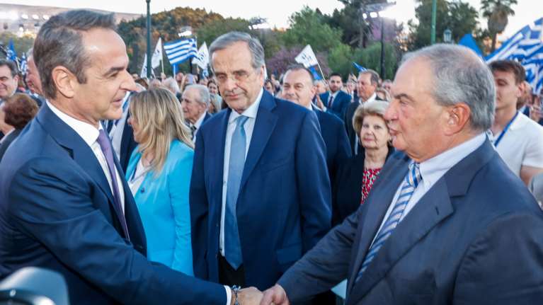 Προσεχώς νέες παρεμβάσεις από Σαμαρά και Καραμανλή - Τα σενάρια για νέο κόμμα και οι δημοσκοπήσεις