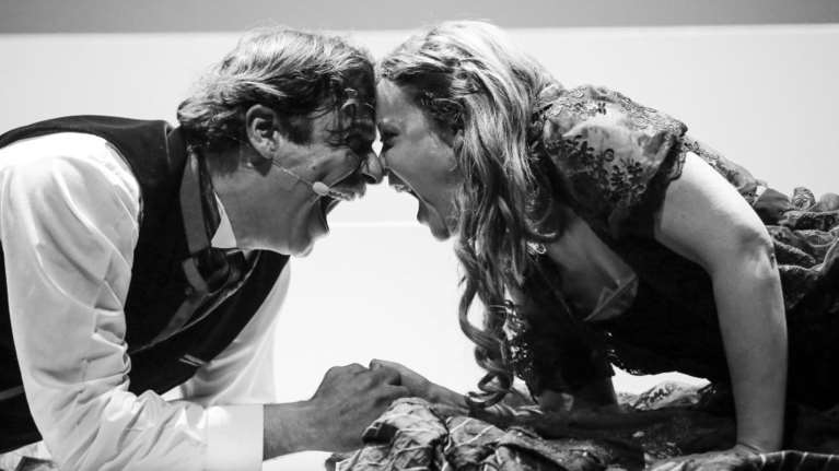 Εξώφυλλο σε αμερικανικό περιοδικό το &quot;Οσα Παίρνει ο Άνεμος&quot; - Ενα 4σέλιδο αφιέρωμα στην ελληνική παράσταση