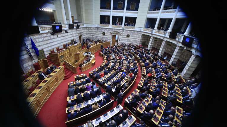 Η πληγή των Τεμπών φουντώνει τον αντισυστημισμό: Ενισχύονται Βελόπουλος και Κωνσταντοπούλου, πέφτει το ΠΑΣΟΚ