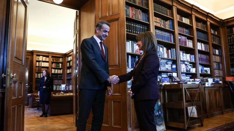 Μητσοτάκης: Δεν θα υποκύψουμε στις σειρήνες του λαϊκισμού - Θα αυξήσουμε σημαντικά τον κατώτατο μισθό