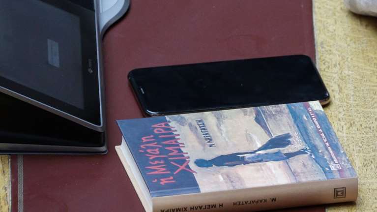 Η &quot;Μεγάλη Χίμαιρα&quot; του Καραγάτση ζωντανεύει στη μικρή οθόνη με Καραμπέτη - Κωνσταντίνου