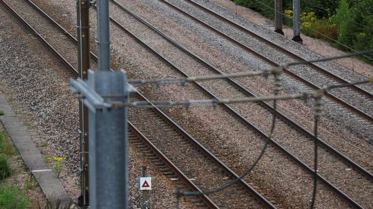 Συναγερμός στο Αμβούργο: Αποκλείστηκε σιδηροδρομικός σταθμός λόγω πιθανών κρουσμάτων του θανατηφόρου ιού Μάρμπουργκ