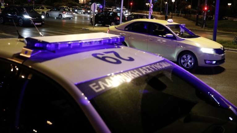 Τρόμος για οικογένεια στον Θεολόγο: Ληστές τους κλείδωσαν στο μπάνιο του σπιτιού, πήραν 10.000 ευρώ και εξαφανίστηκαν