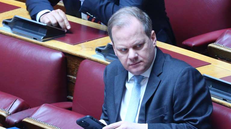 Με υπόμνημα τριών προτάσεων ο Καραμανλής στην προανακριτική για τα Τέμπη: &quot;Αρνούμαι οποιαδήποτε αξιόποινη πράξη&quot;