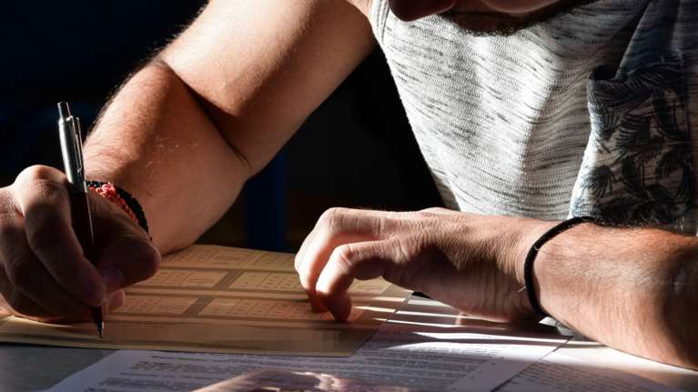 Πανελλαδικές: Ανάλυση και εκτιμήσεις για τη Νεοελληνική Γλώσσα - Αρκετά απαιτητικό και δύσκολο το θέμα της έκθεσης