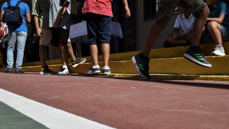 Πάτρα: Με εγκαύματα στο πρόσωπο και στο στήθος 9χρονος από βεγγαλικά σε σχολική γιορτή