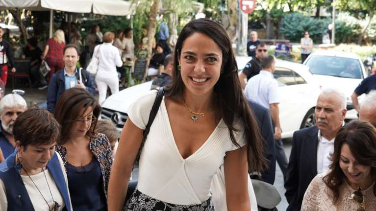 Έκπληξη on air για τη Δόμνα Μιχαηλίδου: Η φωτογραφία όταν ήταν μαθήτρια Δημοτικού