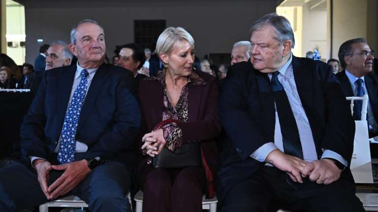 Βενιζέλος και Καραμανλής "συντονισμένοι" εναντίον του Κυριάκου Μητσοτάκη: Η κοινή εμφάνιση που έκανε αίσθηση