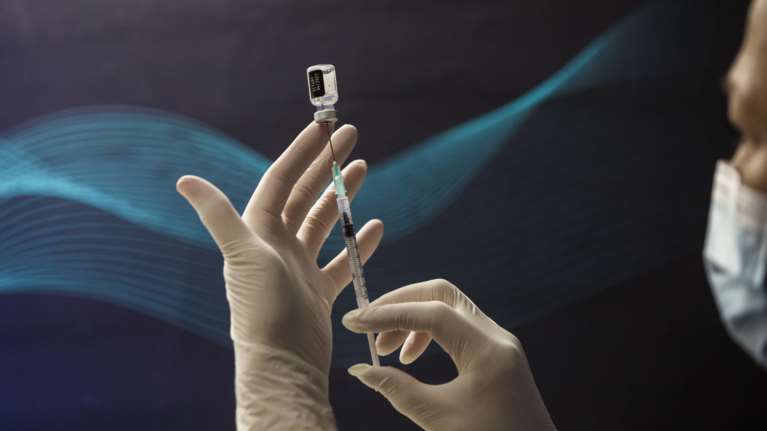 Μίνα Γκάγκα: Το εμβόλιο της AstraΖeneca θα μπορεί να γίνεται και στα φαρμακεία