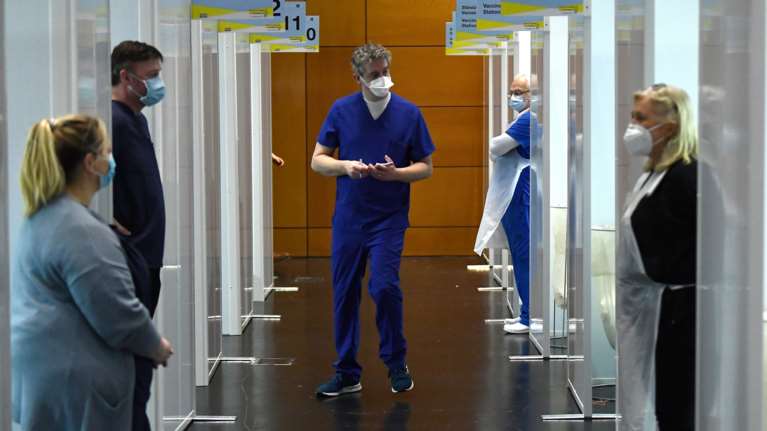 Σκάνδαλο: Αρνητές του εμβολίου οι μισοί νοσηλευτές της χώρας