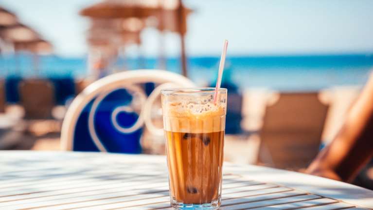 Γιατί παίρνουν φωτιά οι τιμές του καφέ ως 20%: O παγετός στη Βραζιλία και η παγκόσμια κερδοσκοπία με τα εμπορεύματα