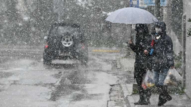 Στον πάγο η χώρα μέχρι την Τρίτη - Εως και στους -8 η θερμοκρασία σήμερα - Χιόνια και στην Αττική
