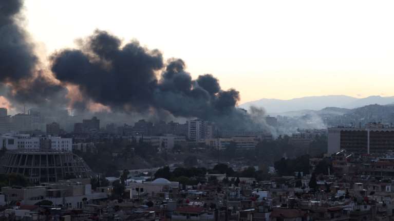 Ισχυρές εκρήξεις στη Δαμασκό - Το Ισραήλ κατέστρεψε τις σημαντικότερες εγκαταστάσεις του στρατού της Συρίας