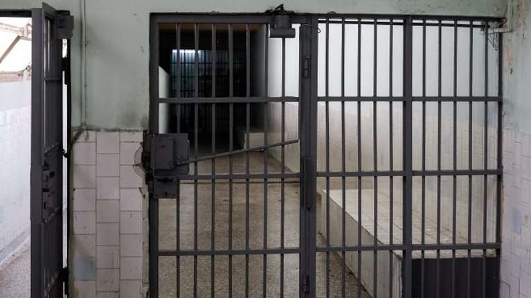 Οι διάλογοι του Μόντι με τον υποδιευθυντή των φυλακών Ιωαννίνων: &quot;Να περάσει 100 κιλά κόκα φίλε, ένα μύριο καθαρό στην τσέπη&quot;