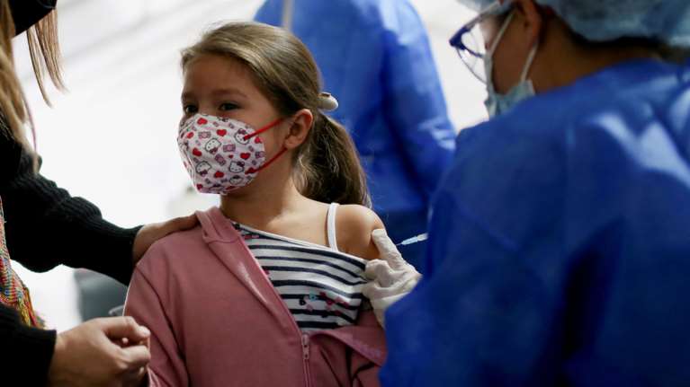 Εμβολιασμός παιδιών: Αύριο απαντούν στους γονείς Παπαευαγγέλου και Θεοδωρίδου - Δείτε πού θα υποβάλετε ερωτήσεις