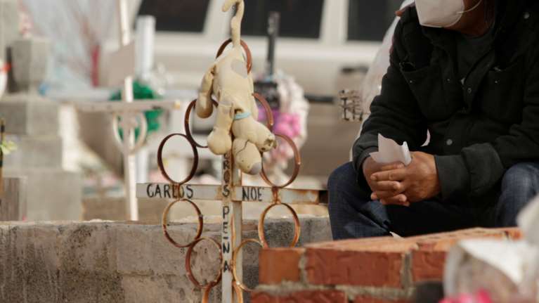 Συγκινεί ψυχολόγος από τη Δράμα - Έγραψε τραγούδι για τα αγαπημένα του πρόσωπα που χάθηκαν στην πανδημία