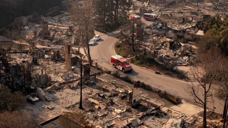 Φωτιά στο Λος Άντζελες: Στους 11 οι νεκροί - Επικρίσεις για την &quot;υποστελεχωμένη&quot; Πυροσβεστική και τα λάθος μηνύματα εκκένωσης
