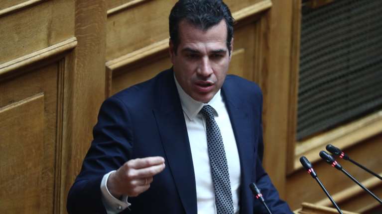 Πλεύρης: Θα αποσυμφορηθεί από τους μετανάστες η Κρήτη τις επόμενες δύο ημέρες – Σήμερα θα φύγουν 600 άτομα