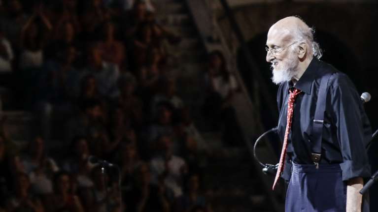 Το &quot;πολιτισμικό φαινόμενο&quot; Διονύσης Σαββόπουλος - Η συγκλονιστική εξομολόγηση για τον καρκίνο και η γυναίκα της ζωής του