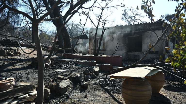 Ερευνα για τη φωτιά στην Αττική: Απομακρύνεται το σενάριο βραχυκυκλώματος - Ψάχνουν και για ενδείξεις εμπρησμού