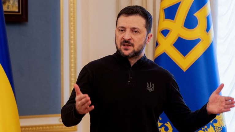 Οργή Ζελένσκι κατά Τραμπ: Ζει σε μία φούσκα παραπληροφόρησης - Δεν μπορώ να πουλήσω την Ουκρανία