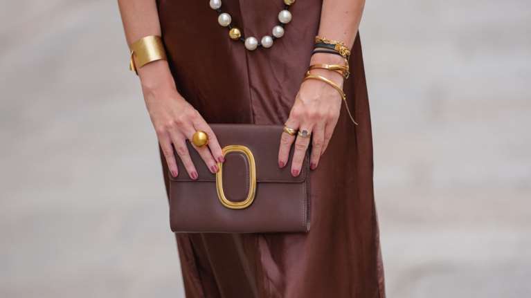 Οι 2 πιο κομψές τάσεις στο μανικιούρ που αναδεικνύουν τα κοντά νύχια