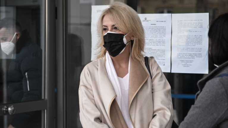 Διακόπηκε ξανά η δίκη για τις πλημμύρες στη Μάνδρα - Την Παρασκευή απολογείται η Δούρου