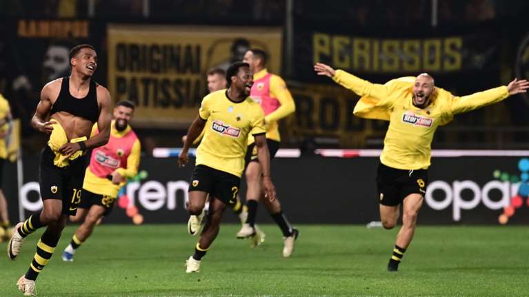 ΑΕΚ - Ολυμπιακός 1-0 στη δεύτερη αγωνιστική των playoff της Super League: Στην κορυφή της βαθμολογίας οι &quot;κιτρινόμαυροι&quot;