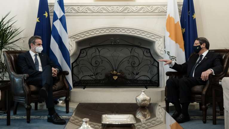 Συνάντηση Μητσοτάκη - Αναστασιάδη στην Κύπρο: &quot;Μόνη βιώσιμη λύση είναι η διζωνική, δικοινοτική ομοσπονδία&quot;