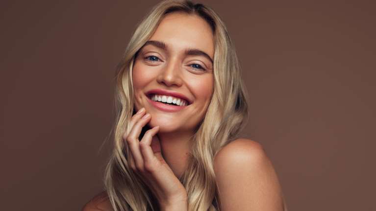 Boho Blonde: Το απόλυτο ξανθό χρώμα που δεν απαιτεί αρκετές επισκέψεις στο κομμωτήριο