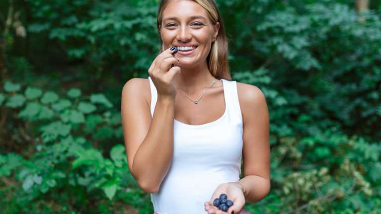 Πώς θα δείχνω νεότερη από την ηλικία μου; Διατροφικές στρατηγικές για να το πετύχεις