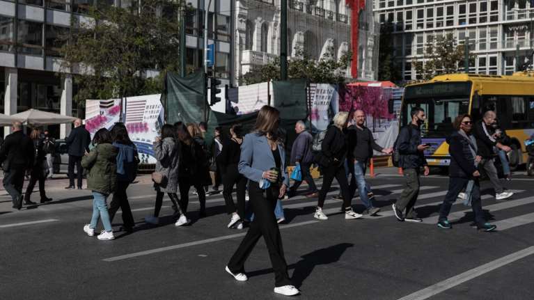 Κλείδωσε στα 760-770 ευρώ ο κατώτατος μισθός από 1η Απριλίου - &quot;Σεμνά και ταπεινά&quot; οι ανακοινώσεις λόγω Τεμπών